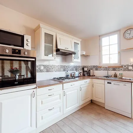 2 Conforts + Jardin + Parking Lägenhet