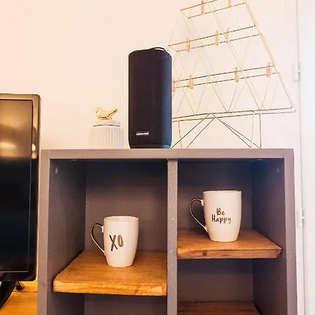 2 Conforts + Jardin + Parking Lägenhet *